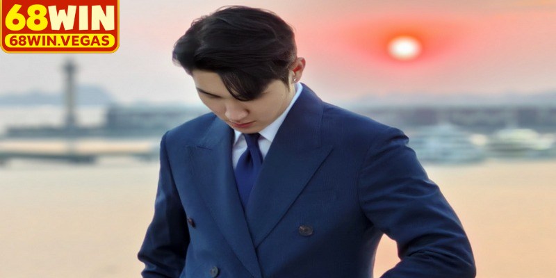 Tuấn Khang được biết đến không chỉ là người sáng lập mà là tác giả chính 